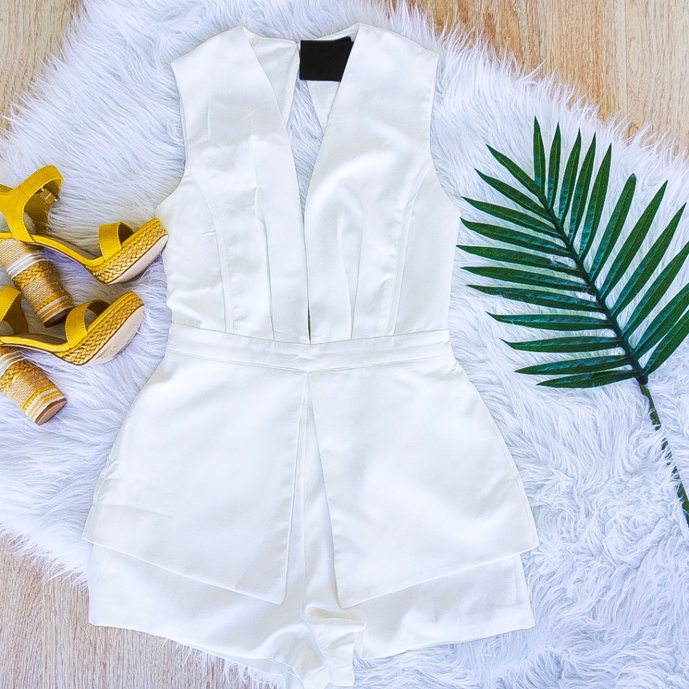 New! 🔥Host Pick 🔥Dianne V-Neck Romper